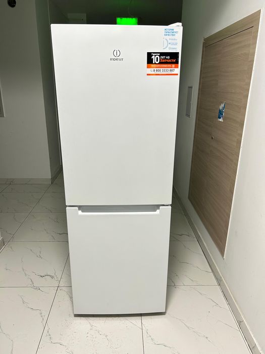 Холодильник Indesit