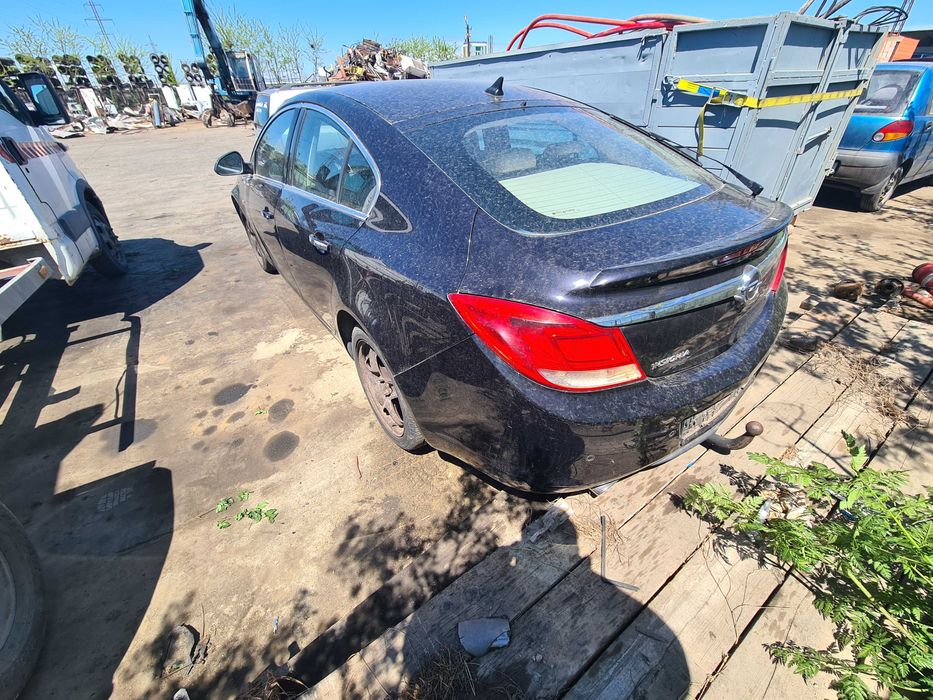 Dezmembrez Opel Insignia