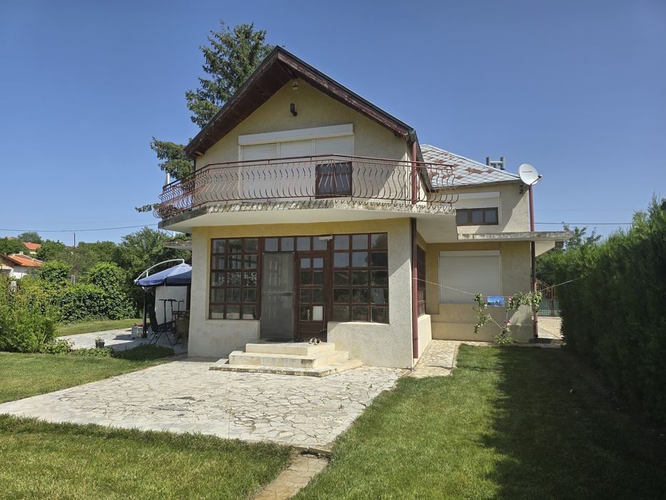 гр.Силистра с.Богорово къща 200 кв.м. двор 2120 кв. м.