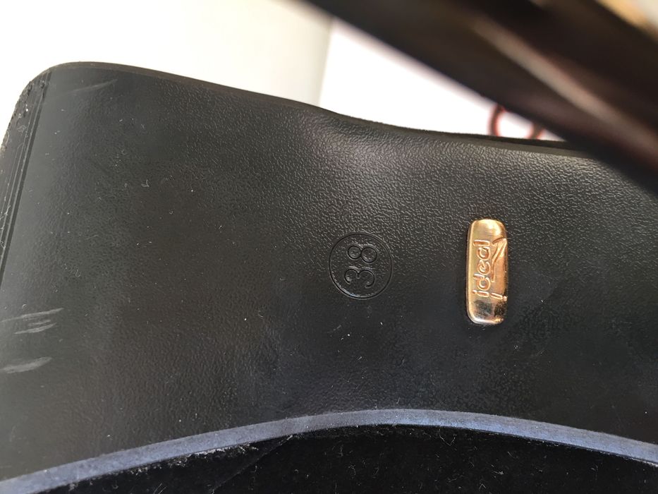 Велурени дамски обувки на висок ток