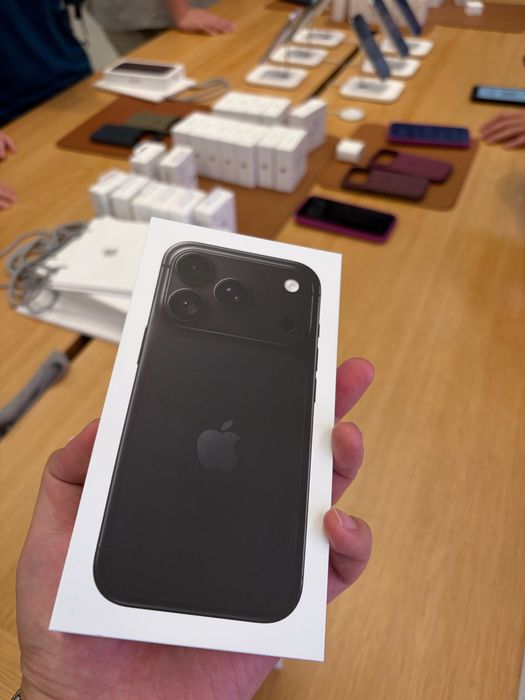 Продам iPhone 18 pro 256 gb black