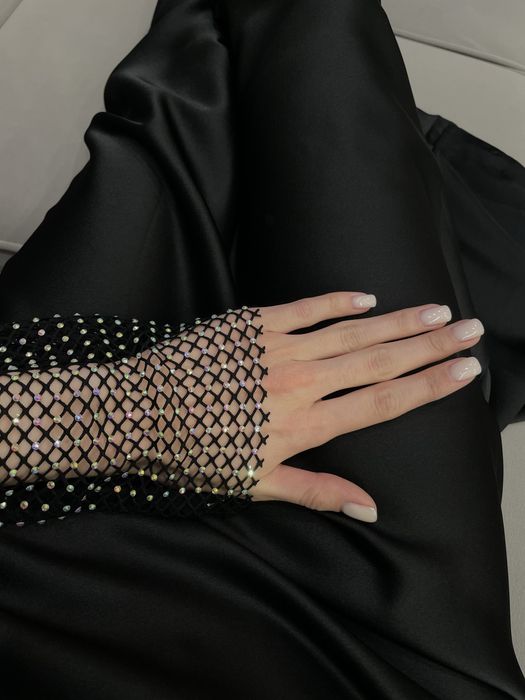 Нарядная блузка со стразами