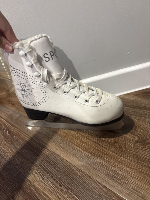 Продам коньки фигурные 36 размер