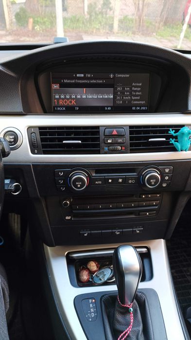 Продавам личният си автомобил BMW 330 ХI