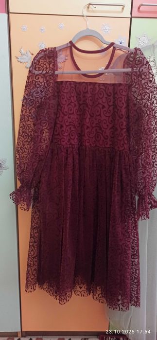 Продават се нови рокли.