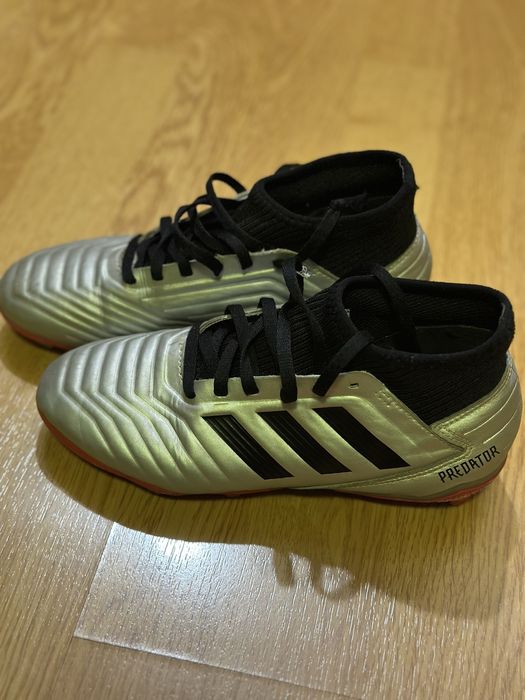 Детски бутонки за футбол