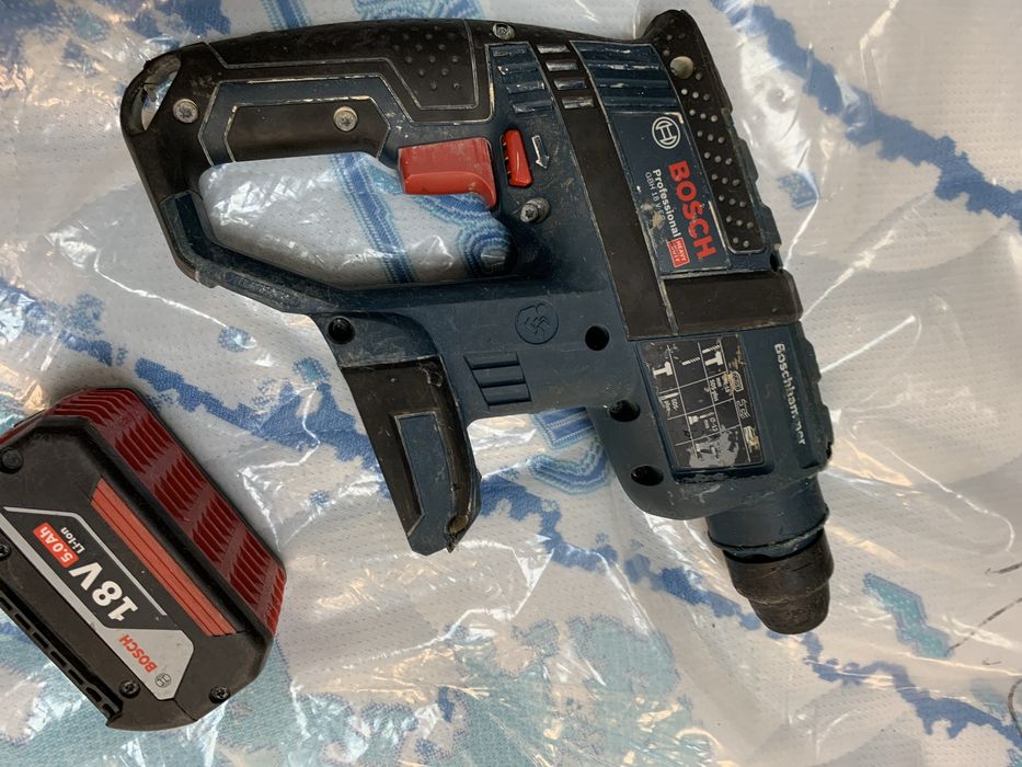 Bormasina cu percutie Bosch GBH18 V-EC