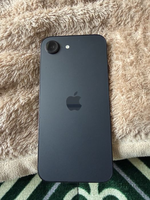 Iphone 16e срочно продается