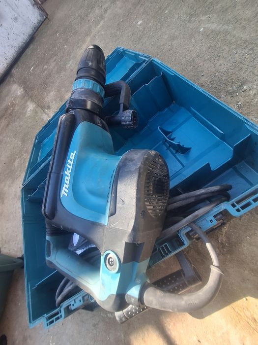 Rotopecutor makita HM1213C .