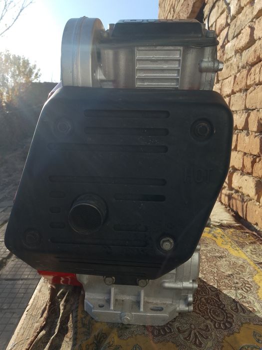 Продавам двигател  четиритактов ламборгини 13 коня в добро състояние