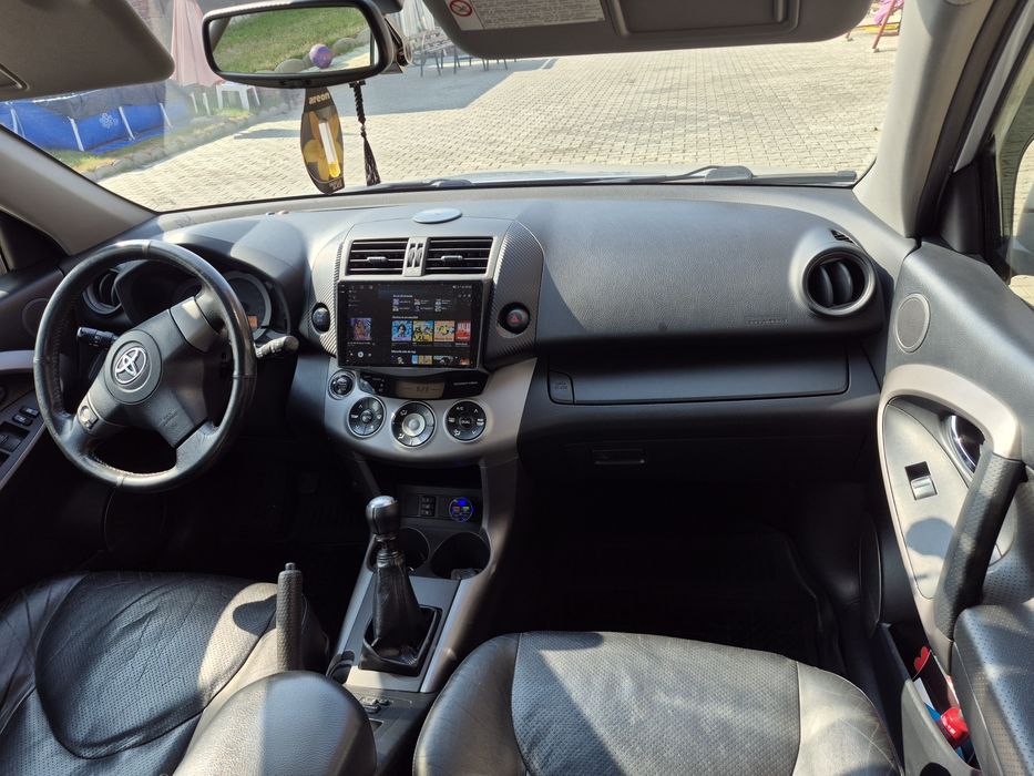 Vând Toyota RAV4
