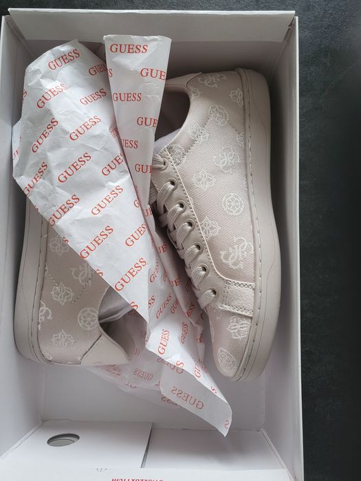 Сникърси Guess чисто нови