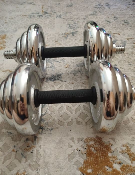 Гантели хромированные 20 кг (10+10) отличном состоянии почти новый..