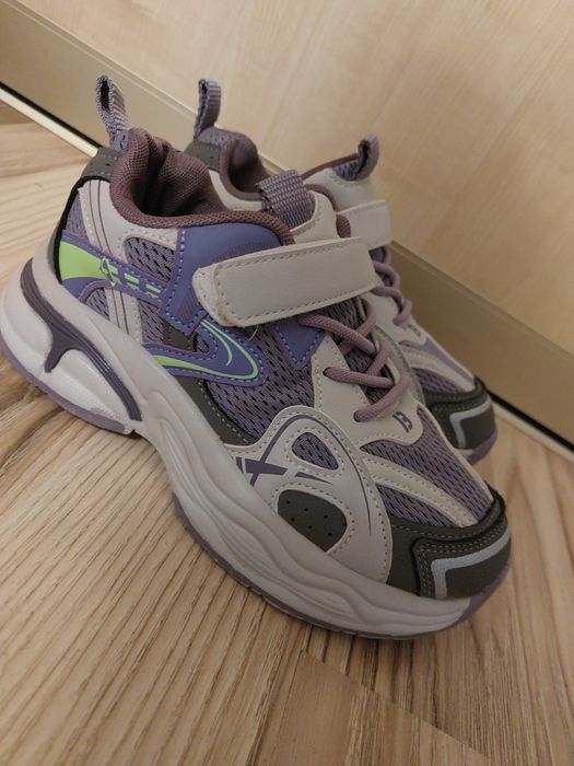 Продам кроссовки детские