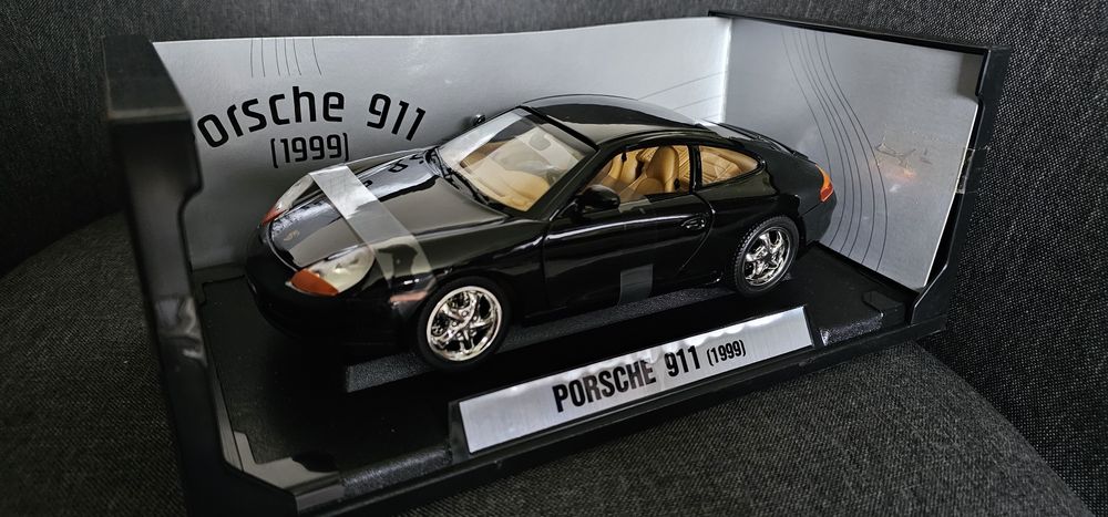 Две колекционерски колички 1:18  Porsche 911