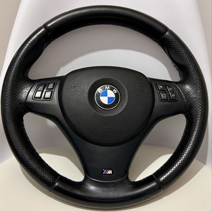 Volan M pachet piele BMW Seria 3 E90 E91 Seria 1 E87 X1 E84 comenzi cu airbag.