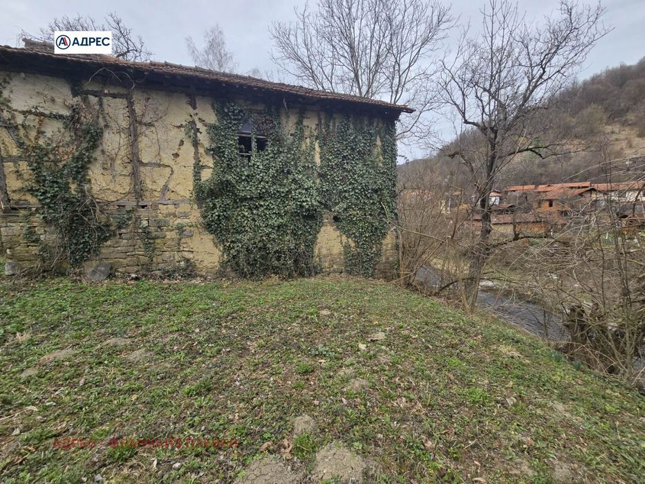 Къща в Ловеч, област-с.Бели Осъм площ 88 цена 50000