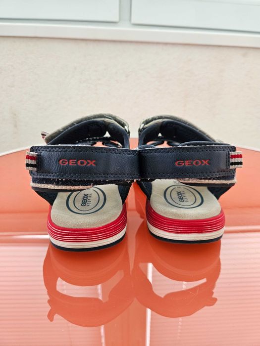 Детски сандали GEOX за момче номер 33. Много запазени.