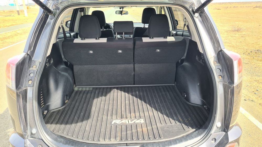 Toyota Rav 4 сатылады.