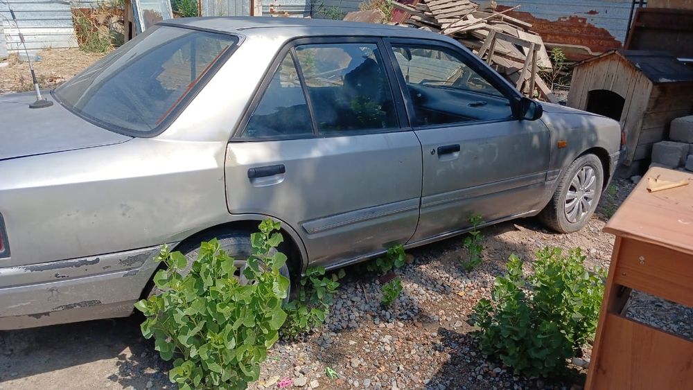 Продам машину Мазда 323