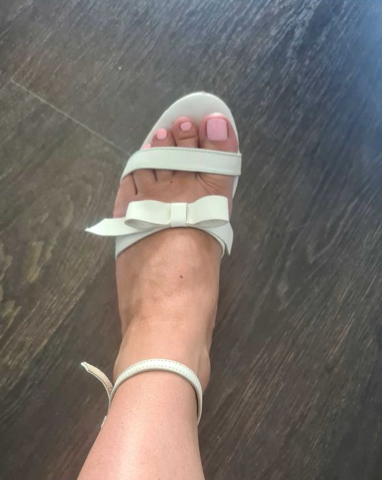 Sandale albe Smiling Shoes