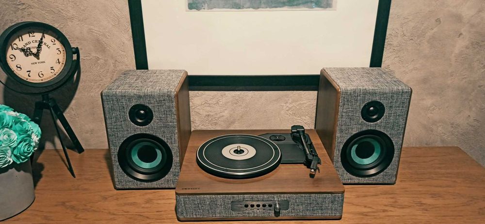 Грамофон Crosley Aria Shelf System – Grey с Bluetooth и FM радио