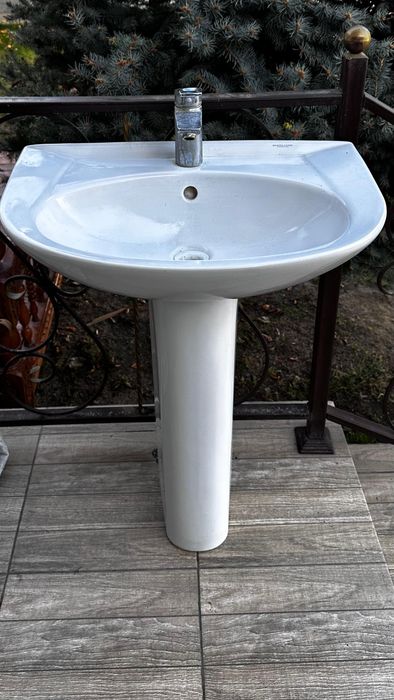 Раковина почти новая в хорошем качестве в хорошем состоянии