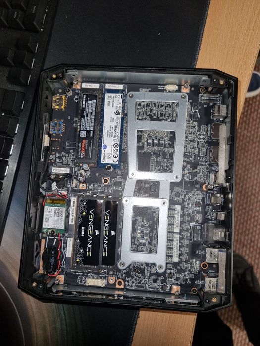 Intel NUC12SNK i7 12700h