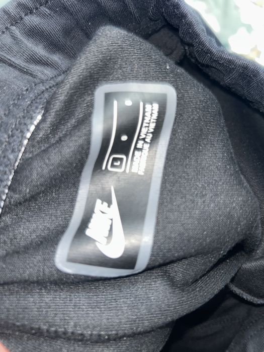 pantaloni nike tech,negrii