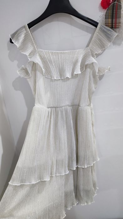 Рокли за момиче . Съвсем нови обличани по един път