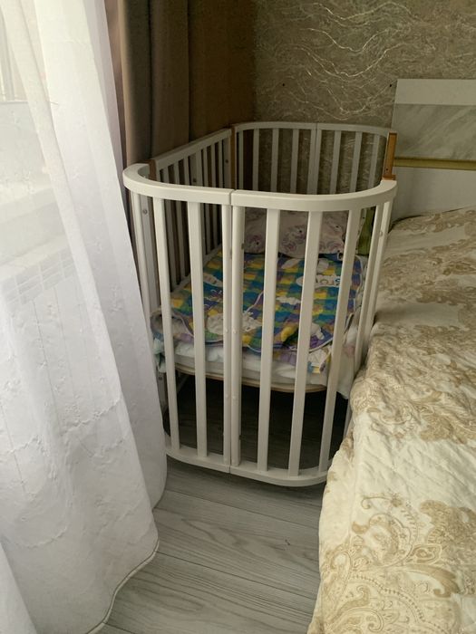 Продам детскую кровать с маятником