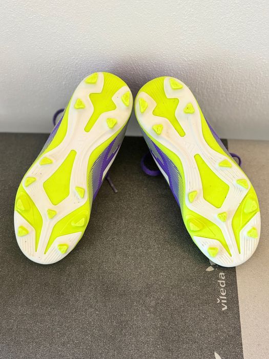 Футболни обувки - бутонки