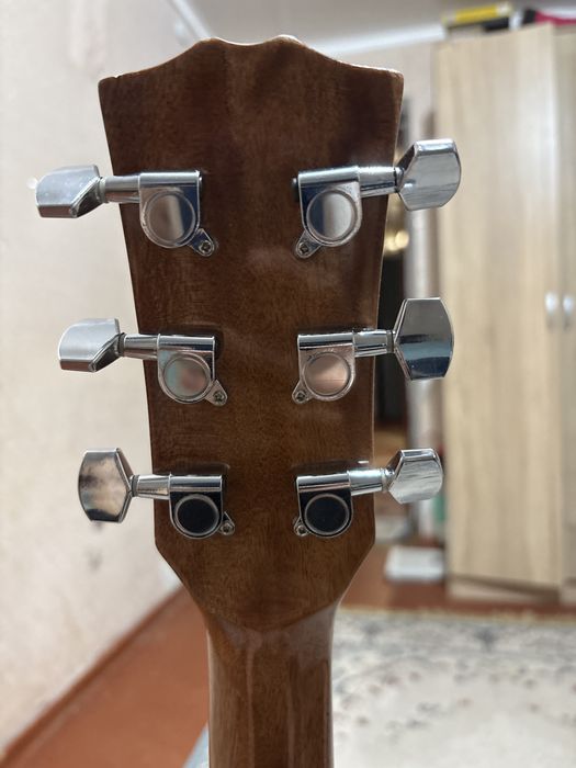 Прадам гитару adagio