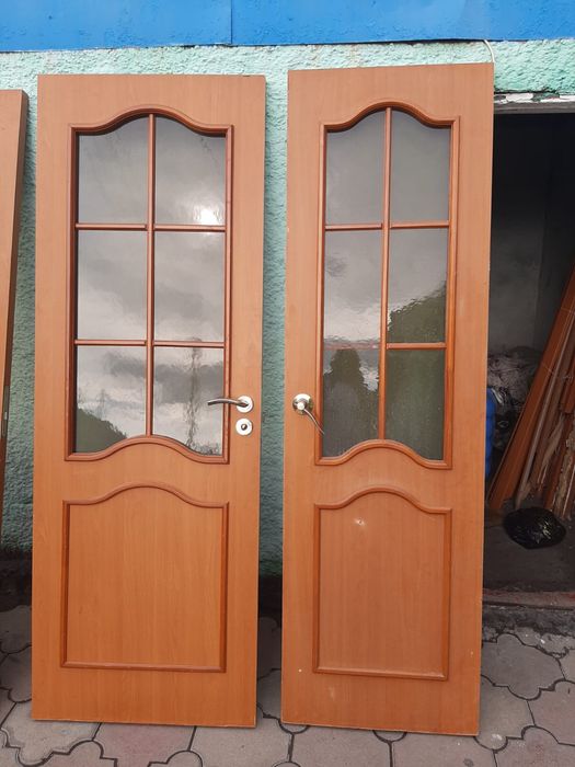 Продам деревянные двери .