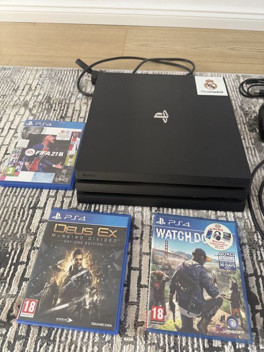PlayStation 4 Pro, 1Tb, 2 Manete, 3 Jocuri