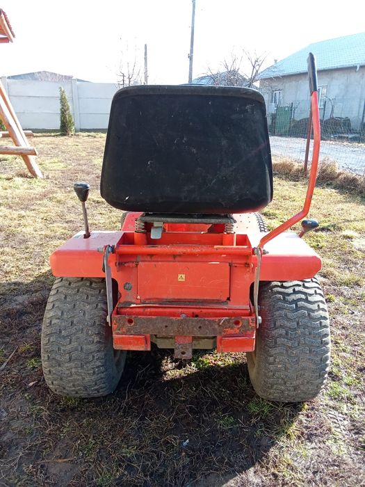 Tractor de tuns iarba Westwood T1300