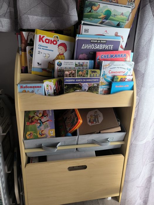 Детска Етажерка За книги и място за играчки