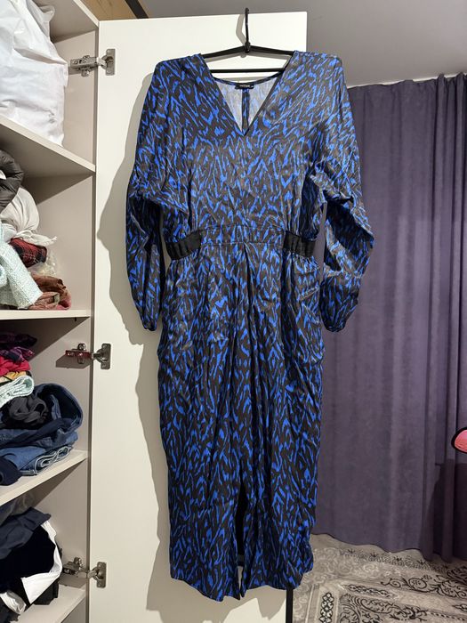 Продам платья разные