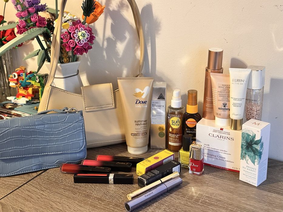 Козметика и дамски чанти