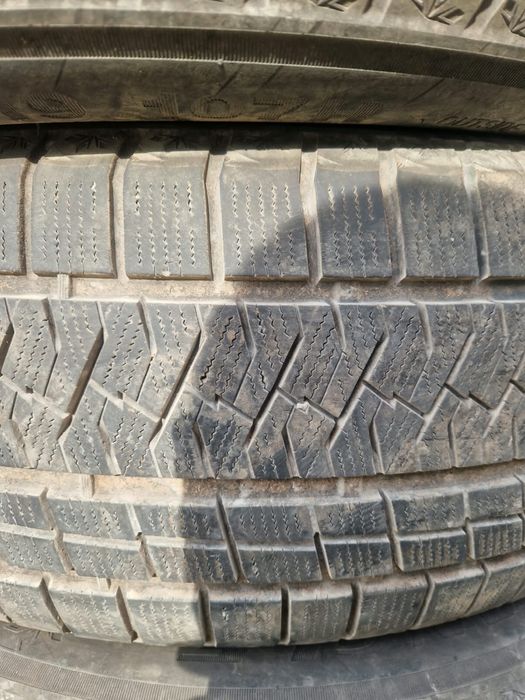 продам зимние шины липучки. размер 235/60/R19