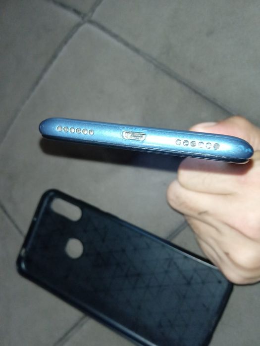 Хуавей у6 32 в отличном состоянии