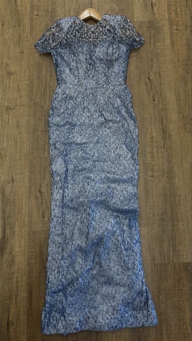 Голубое платье с блесточками