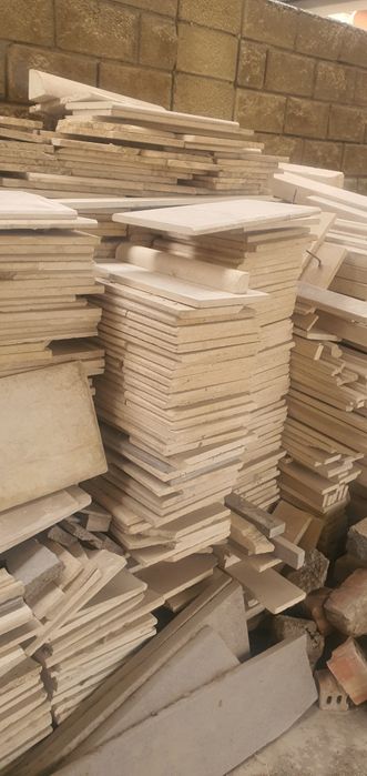 Поодаётся травертин