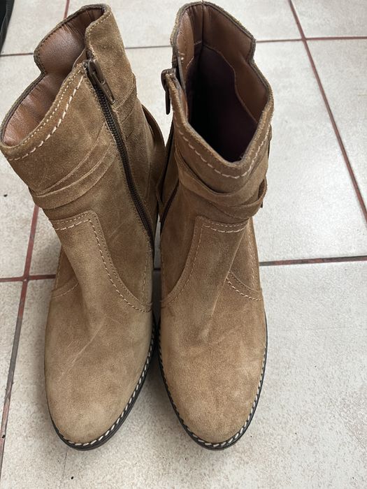 Ghete din piele intoarsa