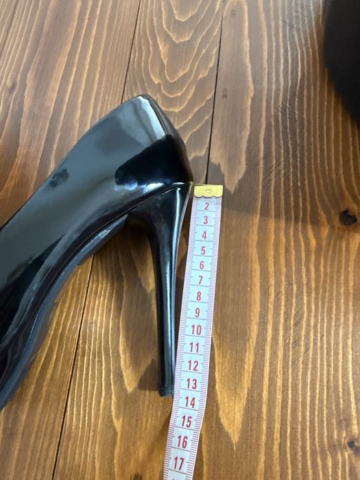 Лачени обувки на ток 38 номер Нови !