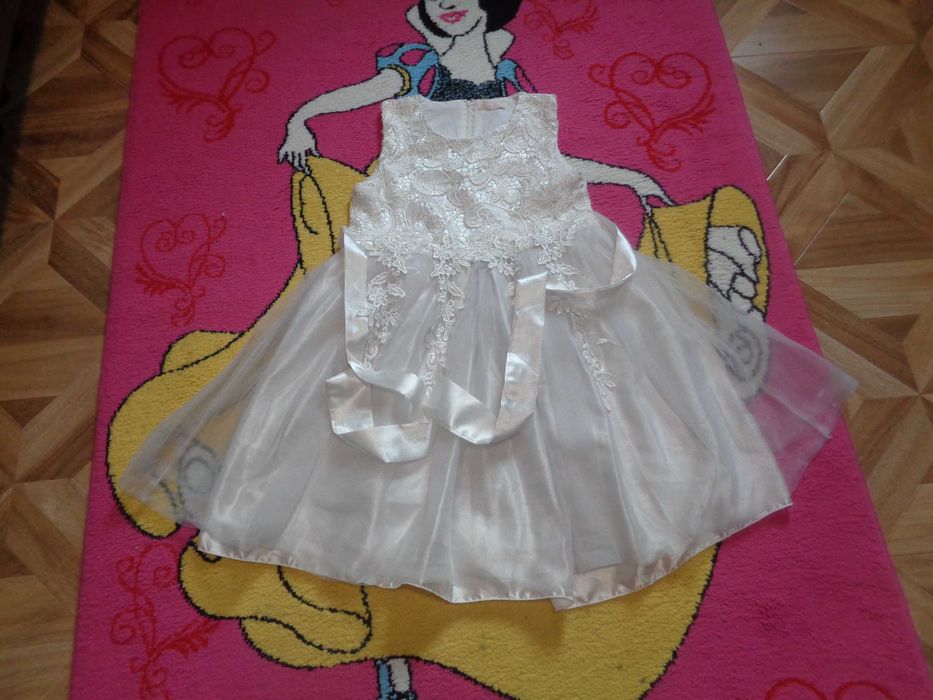 Vand rochie ocazie de fetita 2.