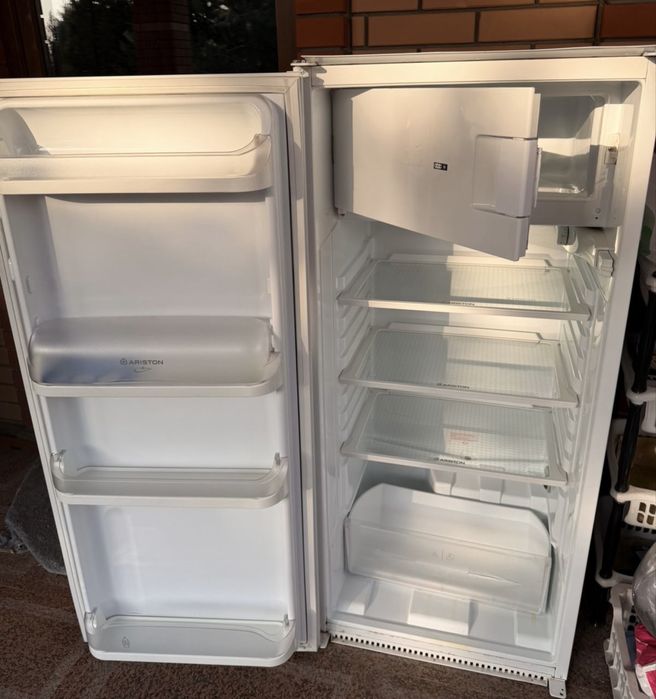 ARISTON холодильник