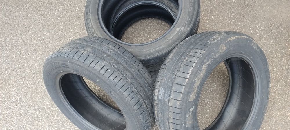 Vând 4 anvelope de vară