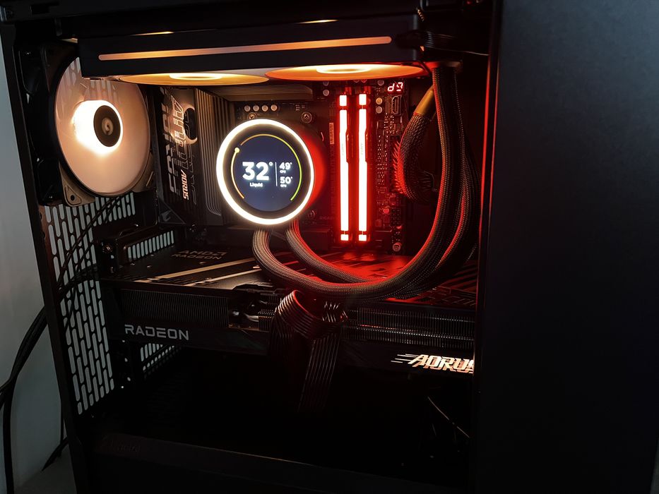 Cooler NZXT Kraken Elite 240 versiunea cu ecran mare 2024