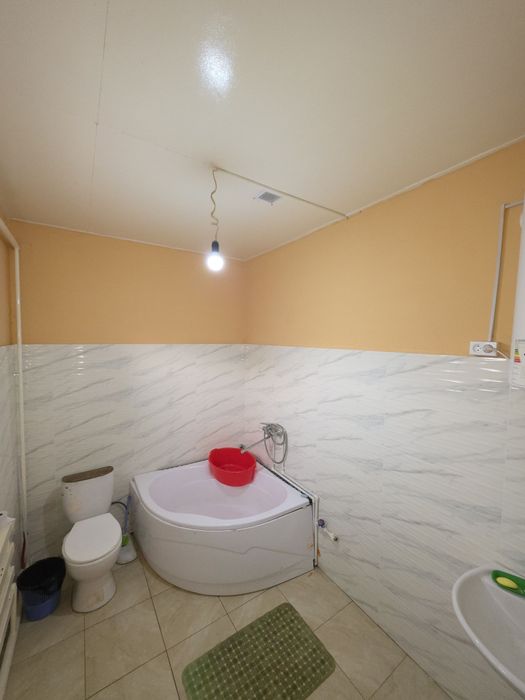 Zafarda 6.25 sotixli pishgan g'ishtdan qurilgan uchaska sotiladi